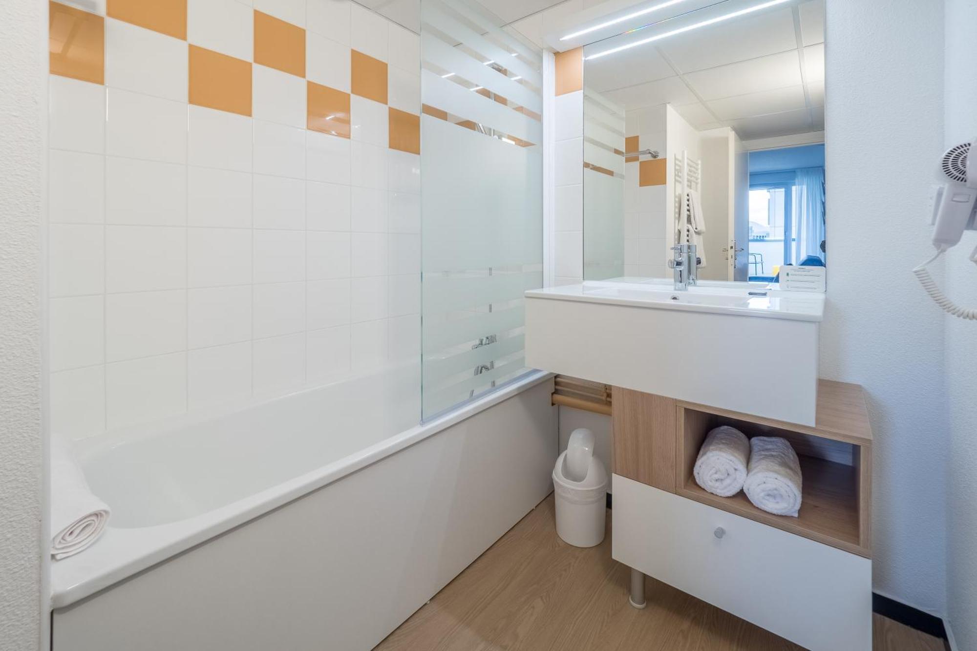Hostel Le Hueb Гренобль Экстерьер фото